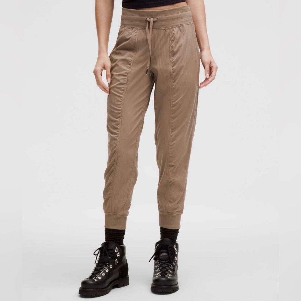 Lululemon Dance Studio Jogger 7/8 Taupetastic size 2
